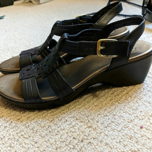 clarks navy wedge sandals